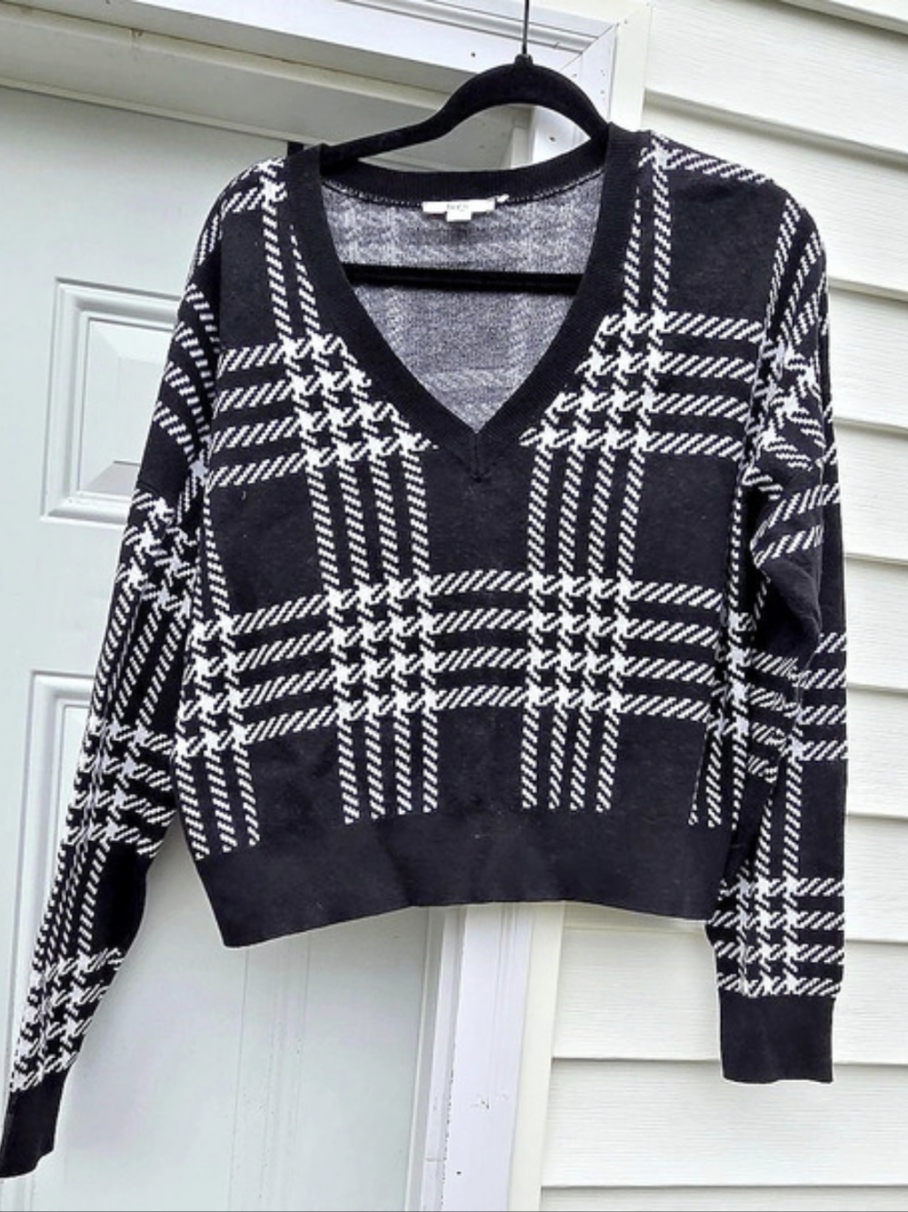 bar III Plaid V-Neck Sweater in Black & White Size Large Like New